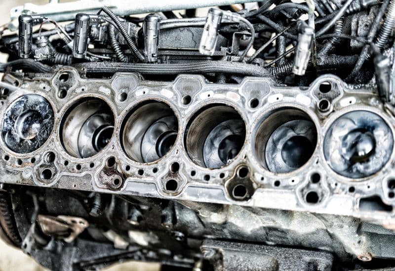 Symptoms of a Cracked Engine Block Caused by Overheating